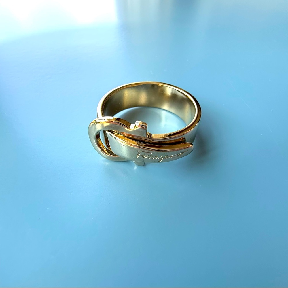 Salvatore Ferragamo SCARF RING, Authentic, Belt design, gold. - Picture 4 of 8